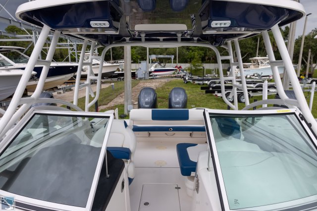 Used 2022 Robalo R247 DC for sale